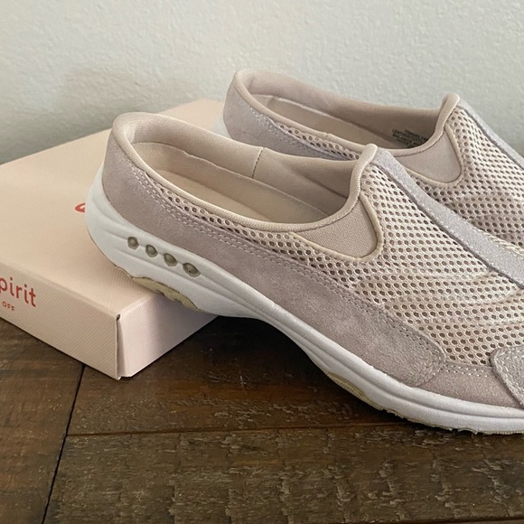 Easy Spirit Women's Light Tan Mesh Slip-On Sneakers - Picture 4 of 5